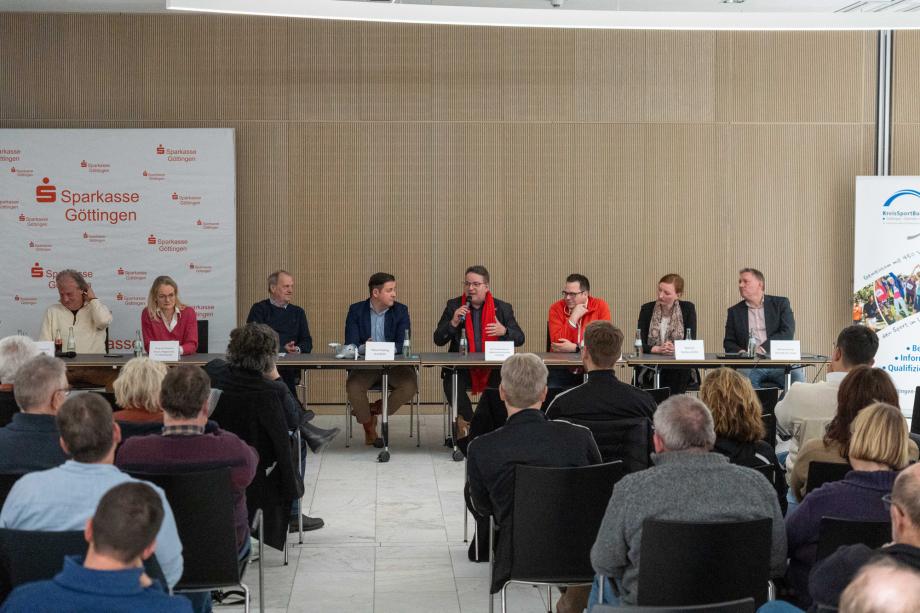 Podiumsdiskussion zum Schwimmsituation im Landkreis